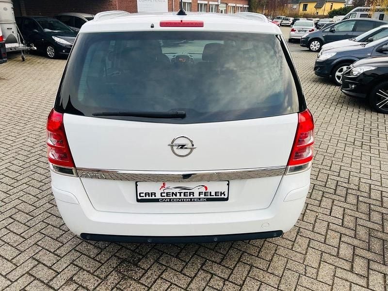 Gebraucht Opel Zafira Family 120 PS (88 kW) 2014 Weiß Van / Kleinbus