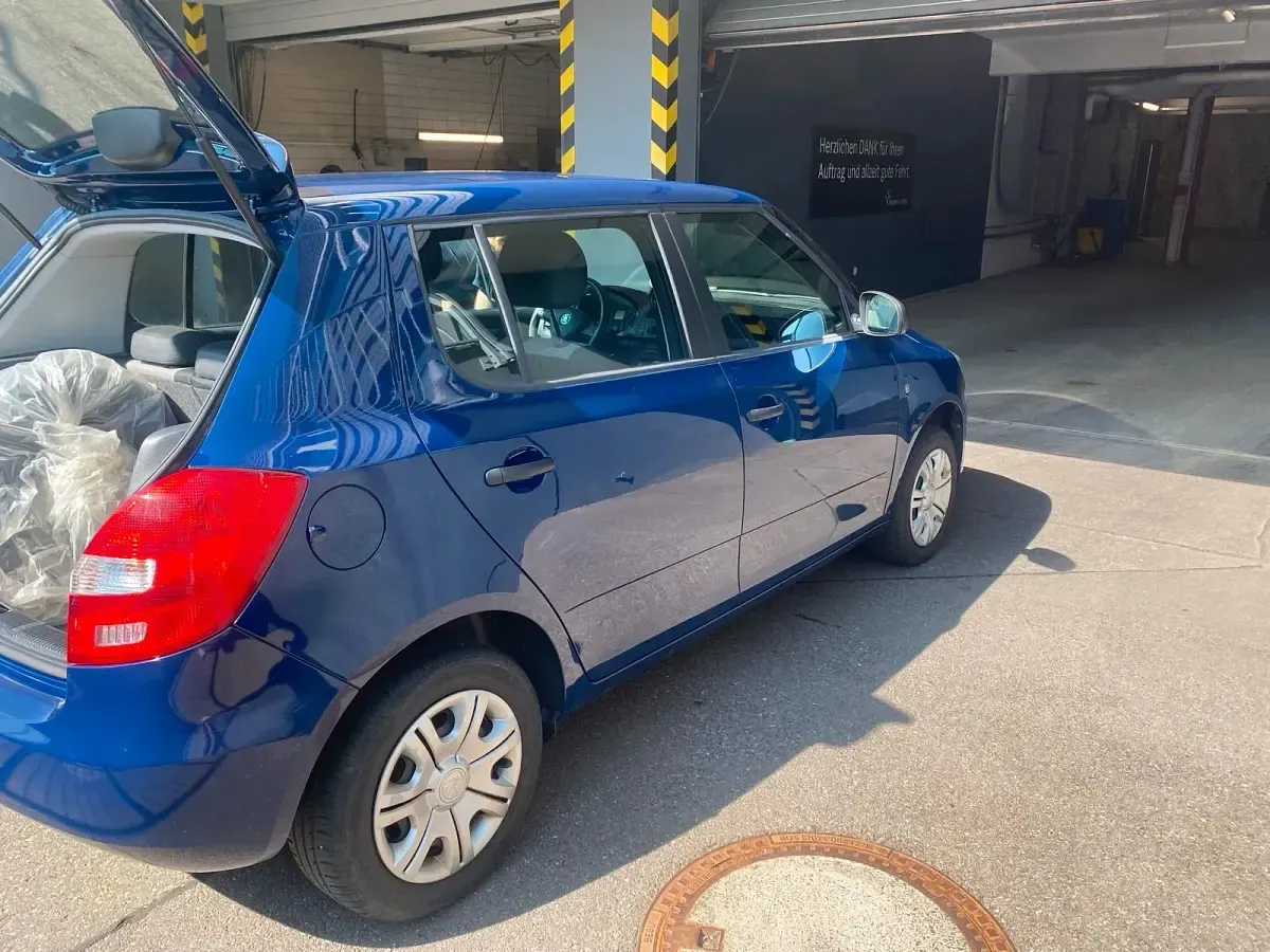 Gebraucht Skoda Fabia 60 PS (44 kW) 2014 Blau Kleinwagen