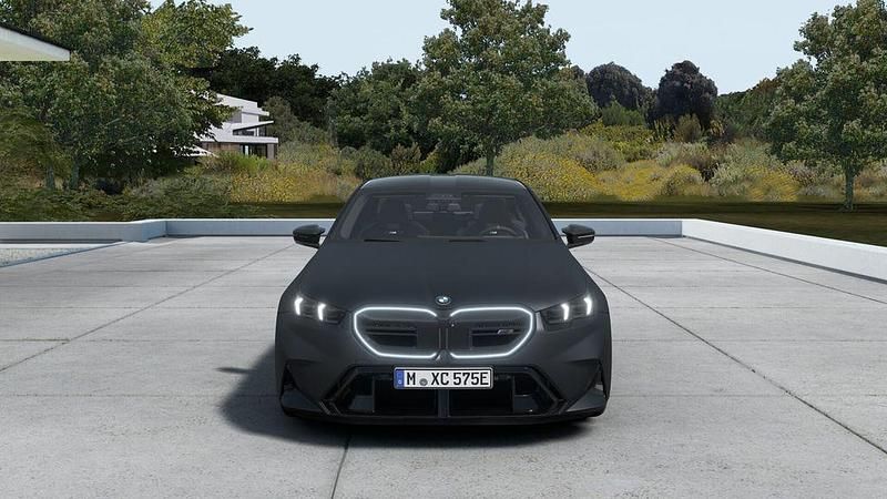Grau Neu 2025 BMW M5 Limousine | 142.999 € - Bild 1/4