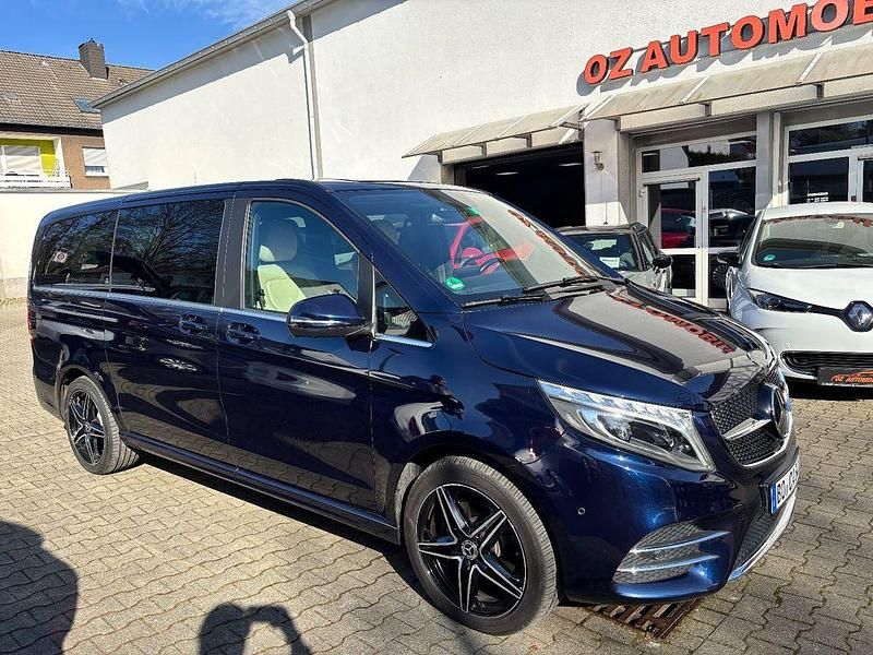 Blau Gebraucht 2018 Mercedes 250 Van / Kleinbus | 43.950 € - Bild 1/4