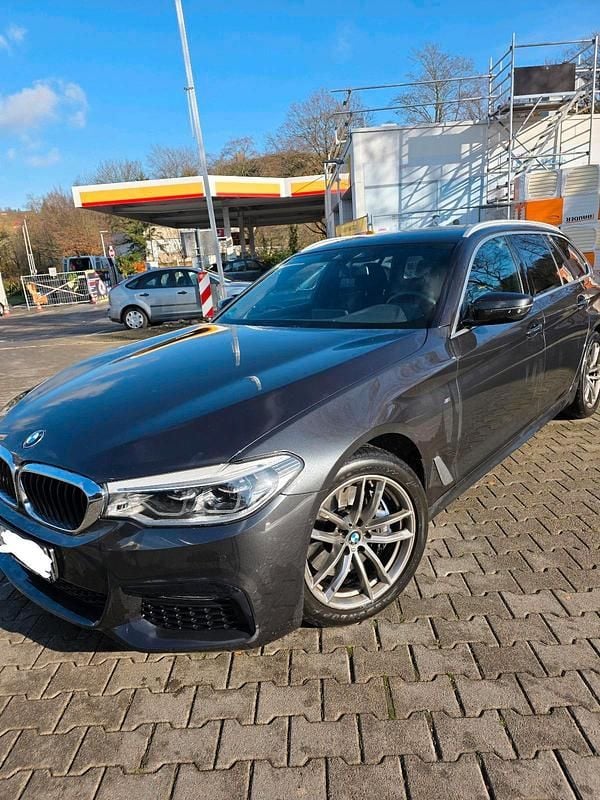 Grau Gebraucht 2018 BMW 530 M Sport Kombi | 15.999 € (Guter Preis) - Bild 1/4