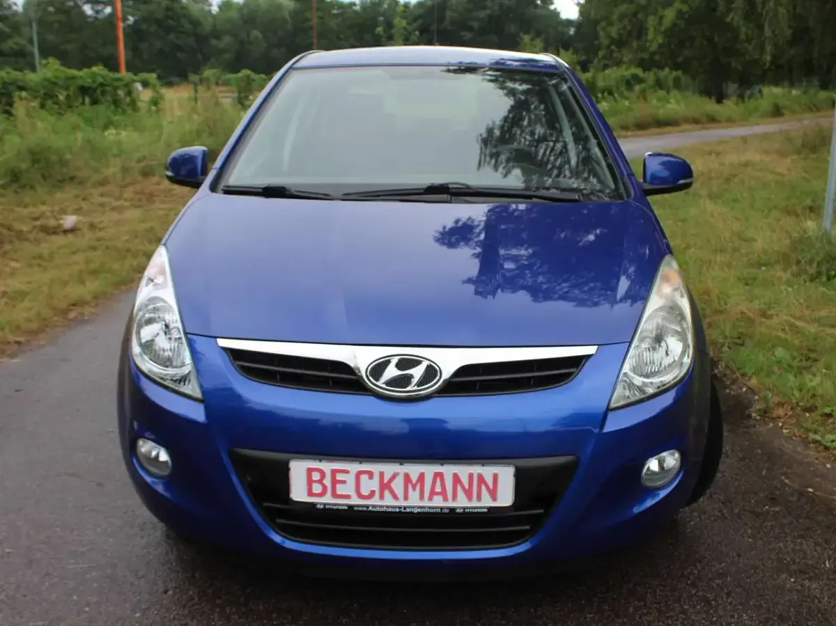 Gebraucht Hyundai i20 Classic 86 PS (63 kW) 2011 Sparkle blue / mic Kleinwagen