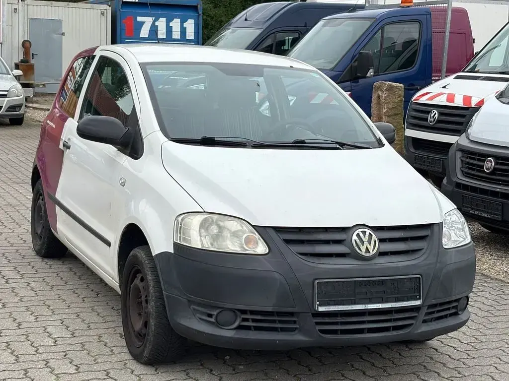 Gebraucht VW Fox Basis 69 PS (50 kW) 2008 Weiß Kleinwagen