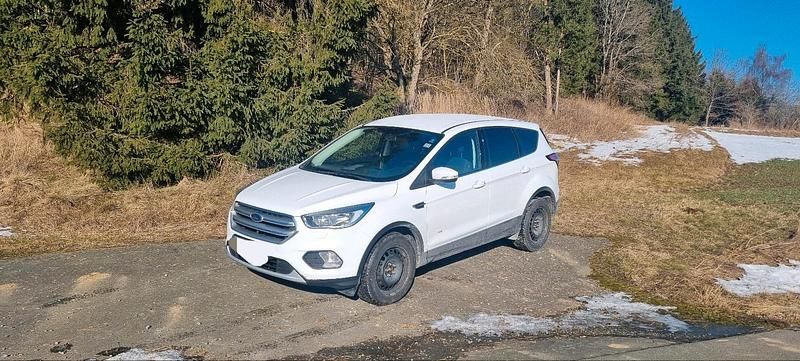 Gebraucht Ford Kuga Trend 150 PS (110 kW) 2017 Weiß SUV