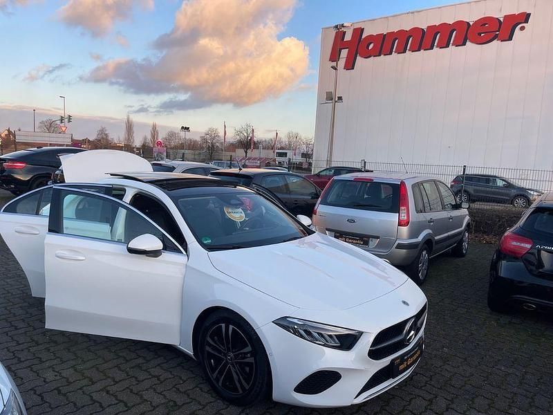 Weiß Gebraucht 2023 Mercedes A180 Progressive Limousine | 27.999 € (Fairer Preis) - Bild 1/4