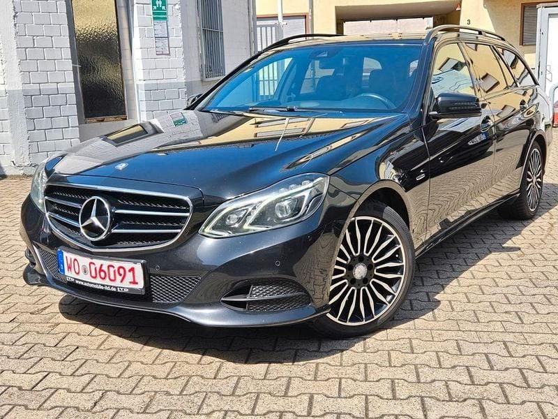 Schwarz Gebraucht 2016 Mercedes E220 Avantgarde Limousine | 13.999 € (Superpreis) - Bild 1/4