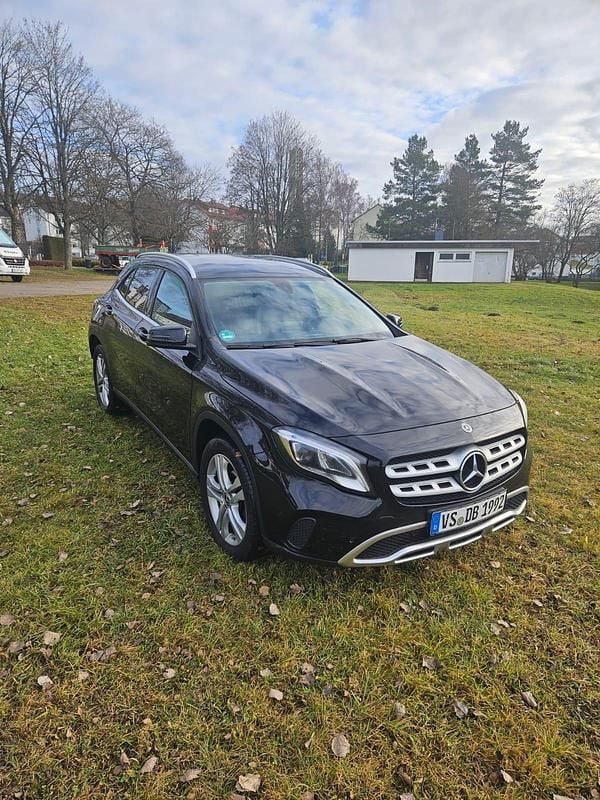 Gebraucht Mercedes GLA220 170 PS (125 kW) 2019 Schwarz SUV