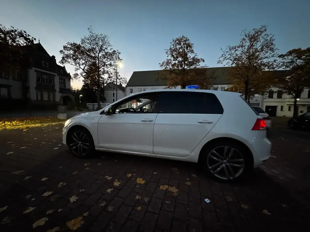 Gebraucht VW Golf VII Allstar 110 PS (80 kW) 2016 Weiß Limousine