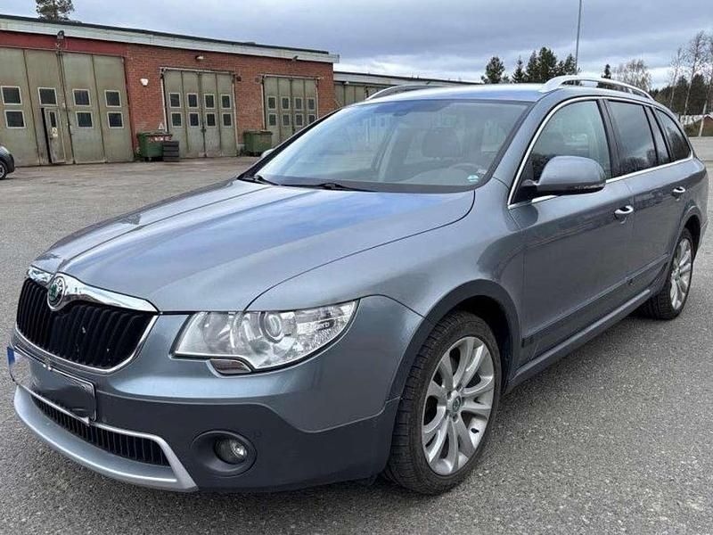 Gebraucht Skoda Superb Comfort 140 PS (102 kW) 2012 Blau Kombi