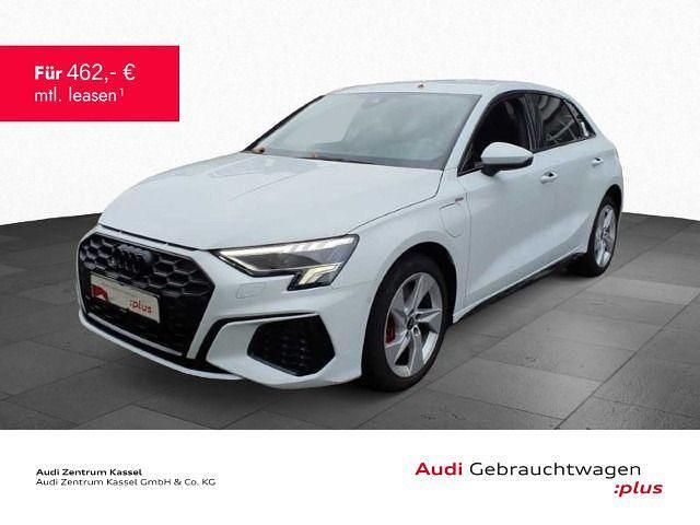 Gletscherweiß metallic Gebraucht 2022 Audi A3 Sportback e-tron S-Line Kleinwagen | 28.490 € (Fairer Preis) - Bild 1/3