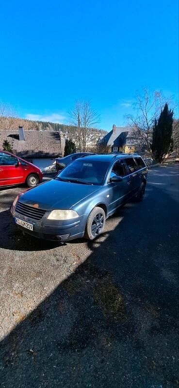 Blau Gebraucht 2001 VW Passat Kombi | 200 € (Superpreis) - Bild 1/4