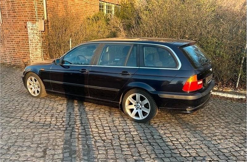 Gebraucht BMW 330 2001 Blau Kombi