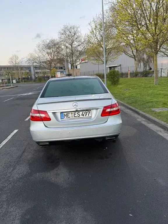 Gebraucht Mercedes E350 314 PS (230 kW) 2009 Silber Limousine