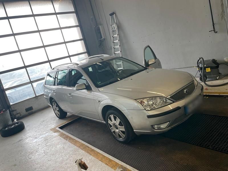 Gebraucht Ford Mondeo Ghia 125 PS (91 kW) 2007 Silber Limousine