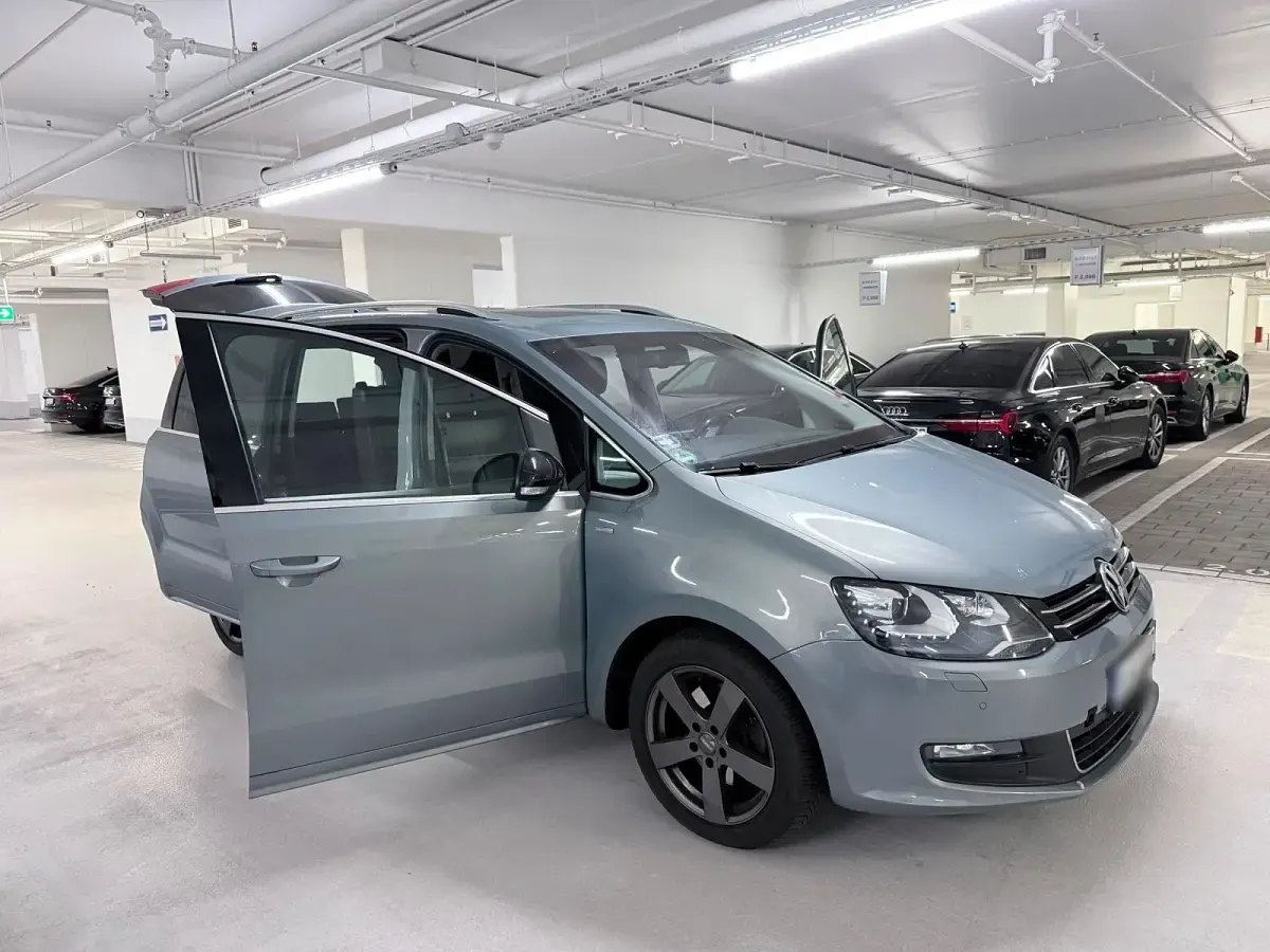 Gebraucht VW Sharan 140 PS (102 kW) 2013 Grau Van / Kleinbus