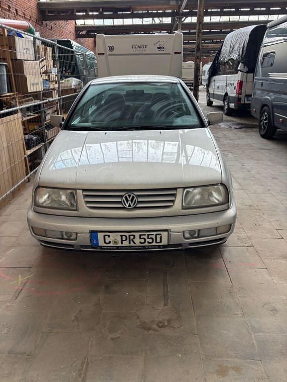 Gebraucht VW Jetta 75 PS (55 kW) 1996 Silber Limousine