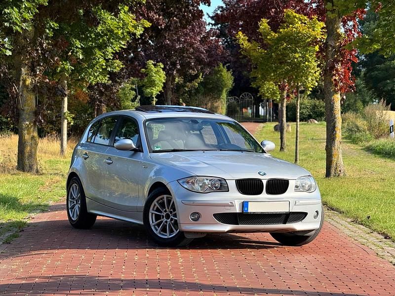Grau Gebraucht 2004 BMW 116 Kleinwagen | 2.899 € - Bild 1/4