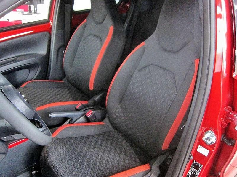 Chili red metallic / night sky Neu 2025 Toyota Aygo Kleinwagen | 15.790 € - Bild 1/1