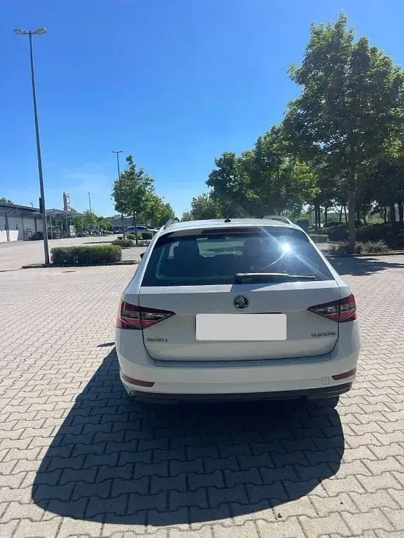Gebraucht Skoda Superb Ambition 150 PS (110 kW) 2016 Weiß Kombi
