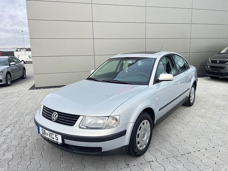 Silber Gebraucht 1999 VW Passat Limousine | 2.500 € - Bild 1/4