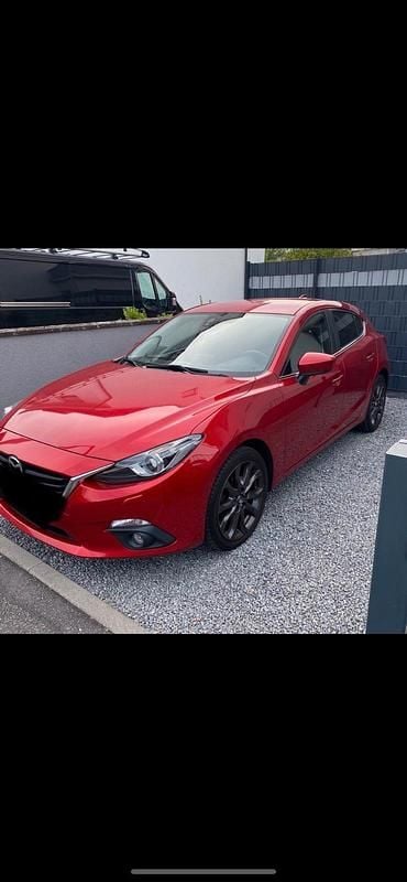 Rot Gebraucht 2016 Mazda 3 Nakama Limousine | 8.300 € - Bild 1/4