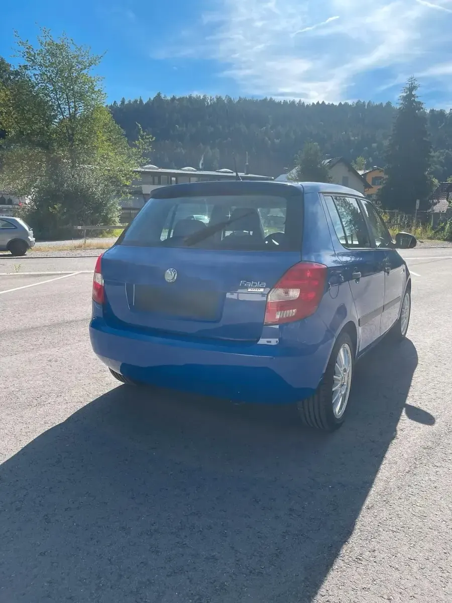 Gebraucht Skoda Fabia 60 PS (44 kW) 2009 Blau Kleinwagen