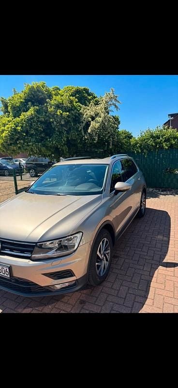 Gebraucht VW Tiguan Edition 150 PS (110 kW) 2018 Gold SUV