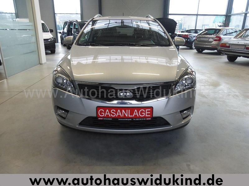 Gebraucht Kia Ceed Sportswagon 90 PS (66 kW) 2010 Silber Kombi
