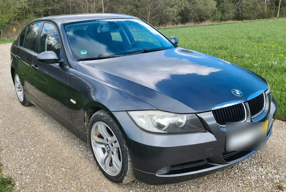 Gebraucht BMW 320 143 PS (105 kW) 2008 Schwarz Limousine
