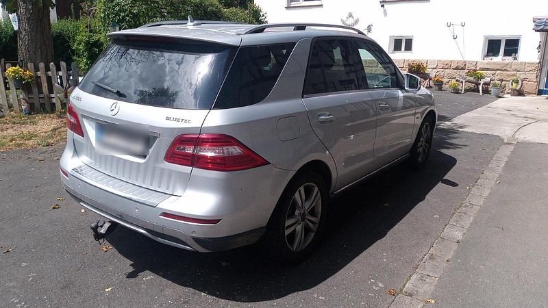 Gebraucht Mercedes ML350 258 PS (189 kW) 2011 Silber SUV