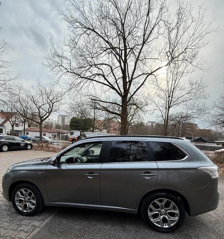 Gebraucht Mitsubishi Outlander P-HEV 181 PS (133 kW) 2014 Grau SUV