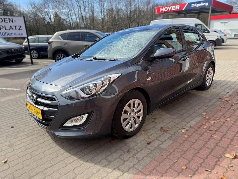 Gebraucht Hyundai i30 Classic 101 PS (74 kW) 2017 Grau Limousine