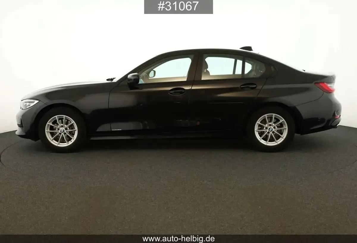 Gebraucht BMW 318 Sport Line 150 PS (110 kW) 2022 Schwarz Limousine