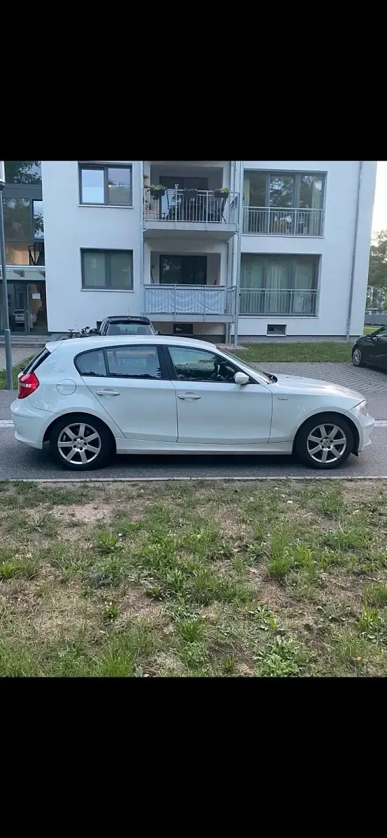 Gebraucht BMW 118 129 PS (94 kW) 2007 Weiß Kleinwagen