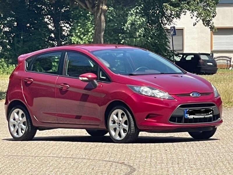Rot Gebraucht 2009 Ford Fiesta Titanium Kleinwagen | 2.850 € (Fairer Preis) - Bild 1/4