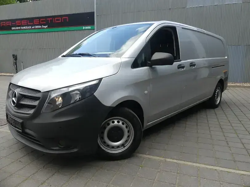 Gebraucht Mercedes Vito 163 PS (119 kW) 2023 Silber (metallic) Van