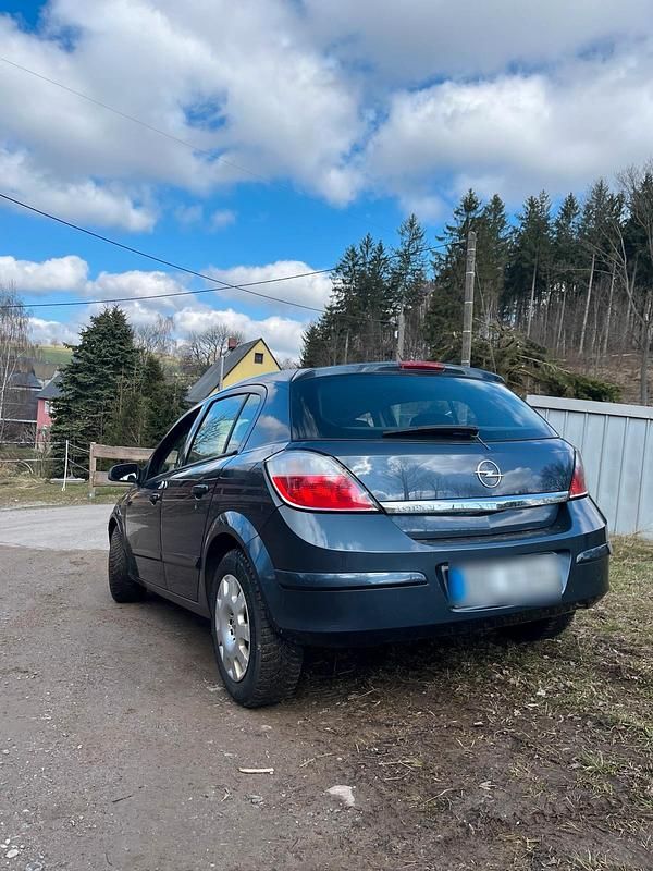 Gebraucht Opel Astra 105 PS (77 kW) 2006 Blau Kleinwagen