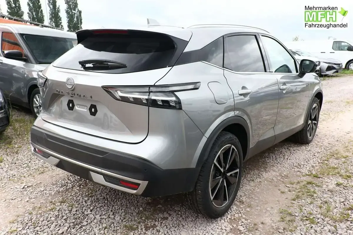 Neu Nissan Qashqai Tekna 158 PS (116 kW) 2026 Silver metallic SUV