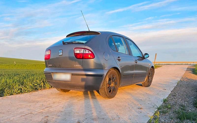 Usata Seat Leon 105 CV (77 kW) 2005 Grigio Utilitaria