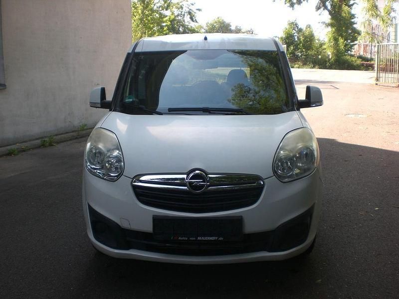 Weiß Gebraucht 2016 Opel Combo Edition Van / Kleinbus | 12.800 € (Teuer) - Bild 1/4