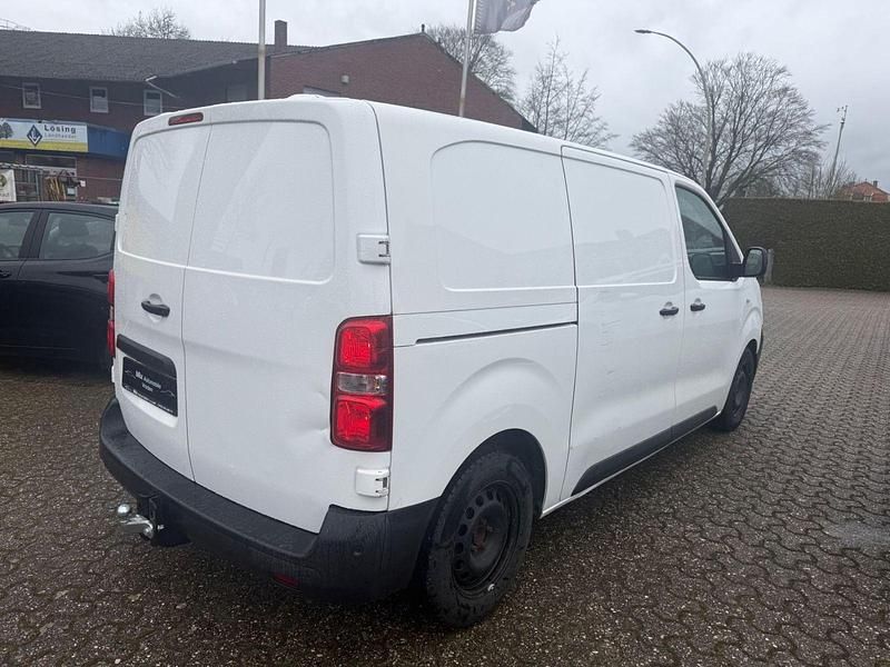 Gebraucht Opel Vivaro Selection 144 PS (105 kW) 2021 Weiß Van / Kleinbus