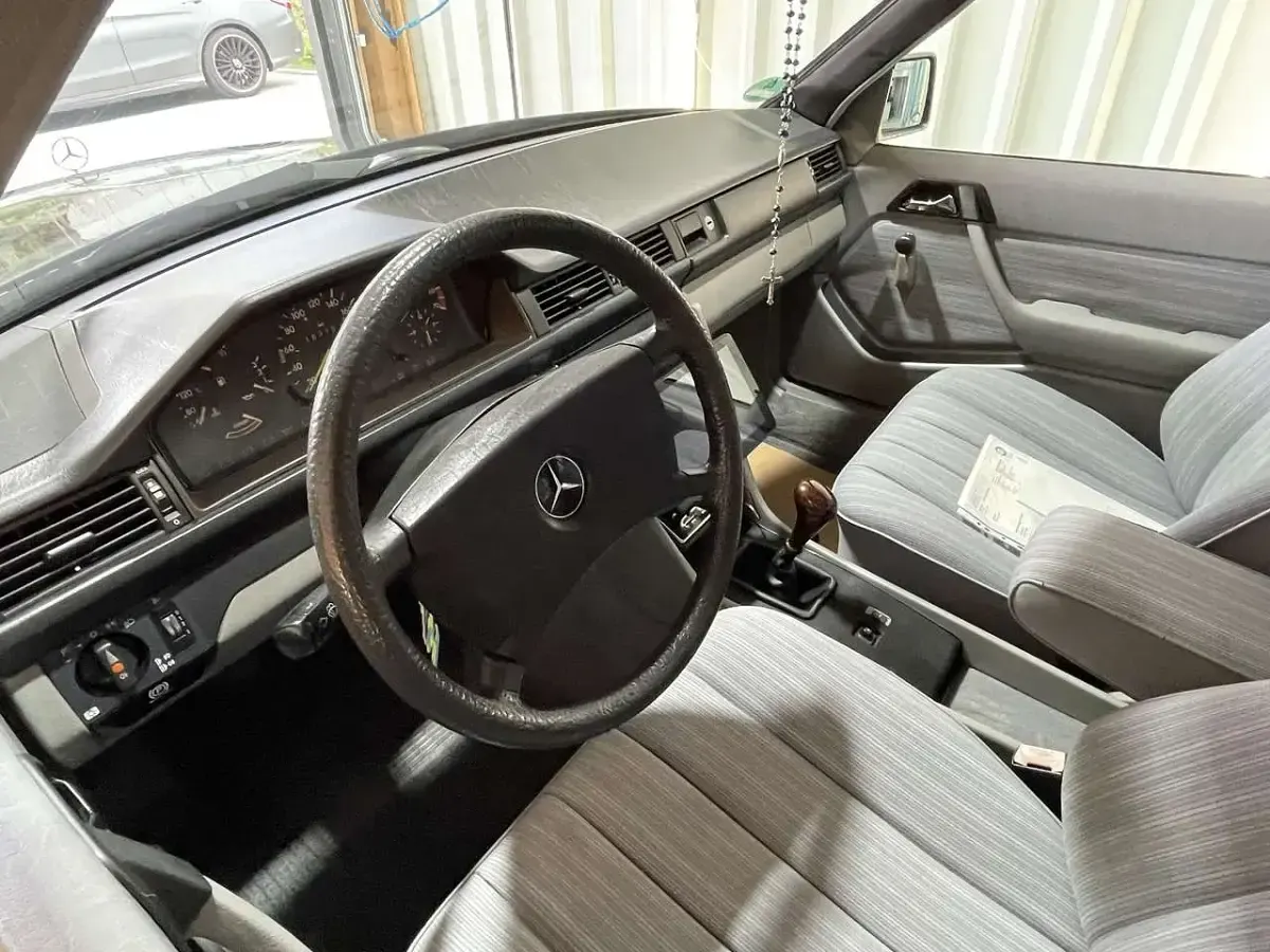 Gebraucht Mercedes E230 132 PS (97 kW) 1989 Limousine