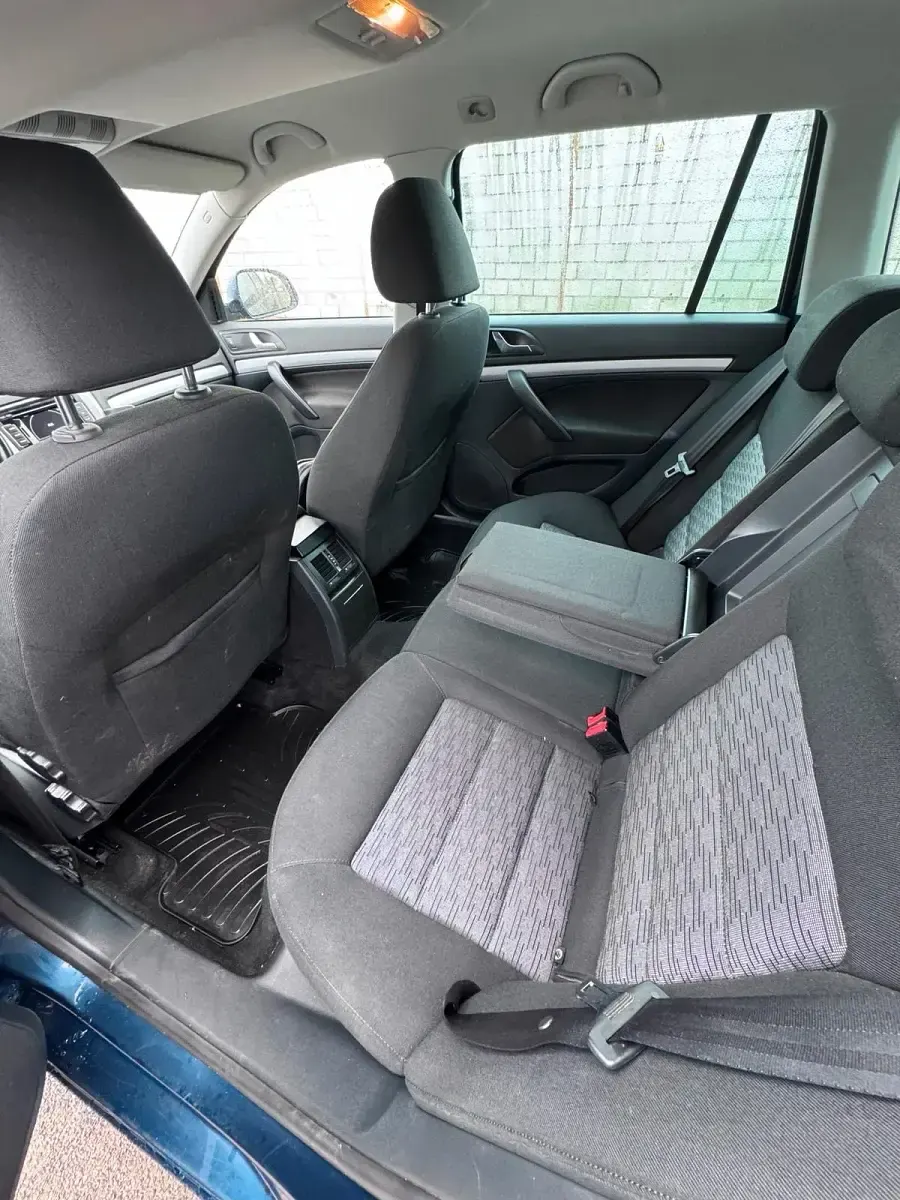 Usado Skoda Octavia 140 CV (102 kW) 2013 Azul Familiar