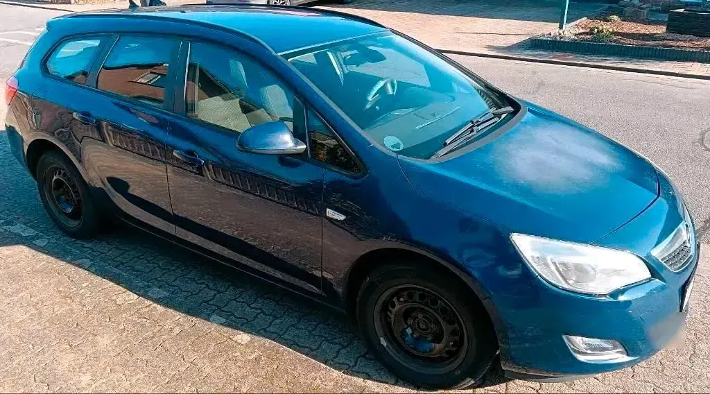 Gebraucht Opel Astra 165 PS (121 kW) 2011 Blau Kombi
