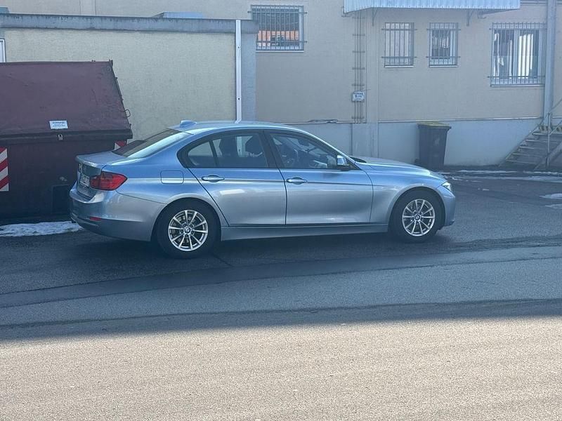Gebraucht BMW 320 Sport Line 184 PS (135 kW) 2012 Blau Limousine