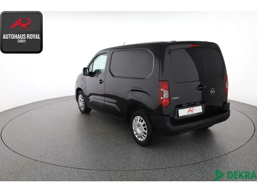 Gebraucht Opel Combo Edition 131 PS (96 kW) 2022 Schwarz (metallic) Van / Kleinbus