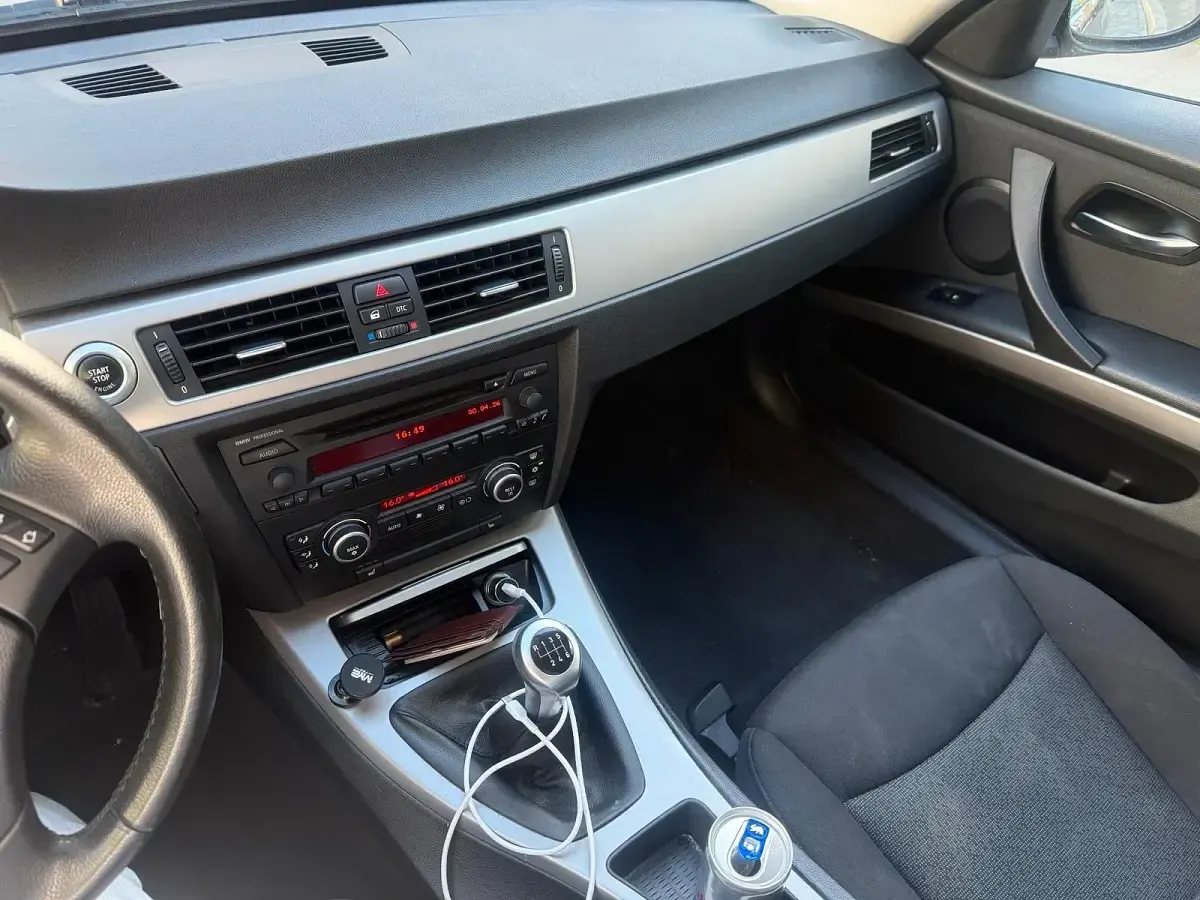 Gebraucht BMW 318 129 PS (94 kW) 2007 Schwarz Kombi