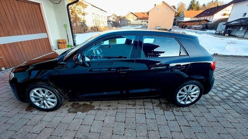 Gebraucht Audi A1 Advanced 95 PS (69 kW) 2023 Schwarz SUV