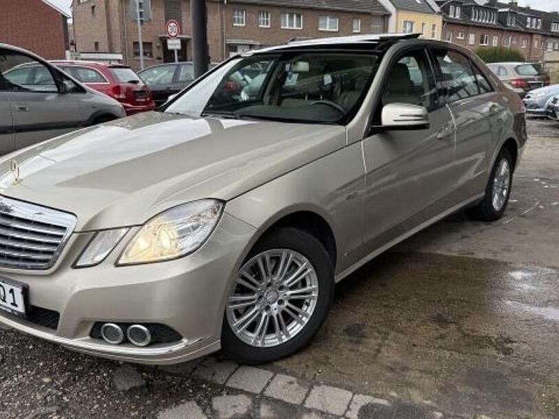 Gebraucht Mercedes E220 170 PS (125 kW) 2009 Beige Limousine