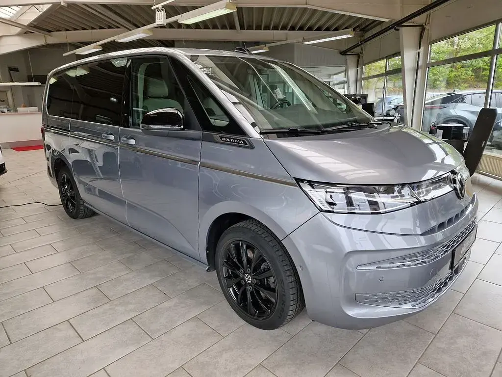 Gebraucht VW Multivan Style 150 PS (110 kW) 2024 Silber Van / Kleinbus